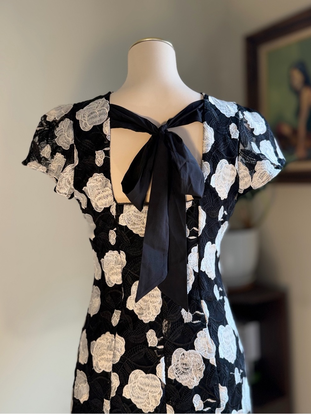 Sam Edelman Black White Floral Embroidered Lace Sheath Dress Tie Back Bow 4